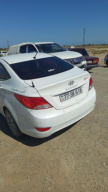 ceska satisi: Hyundai Accent sedan arendaya veriir gunu 30 azn depazitle veriir — 2