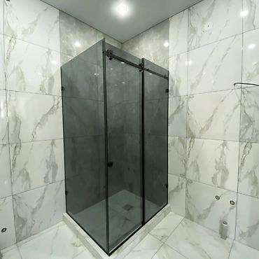 Душевые перегородки и ограждения: Угловая душевая перегородка с раздвижной системой дверного открывания — 6