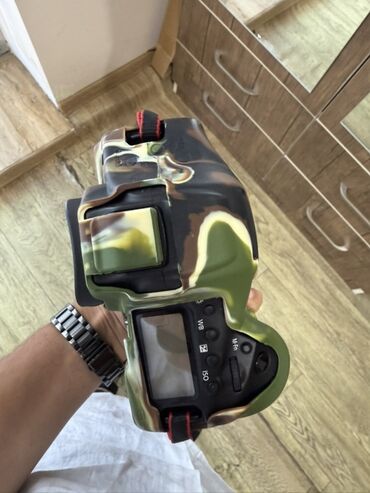 Fotokameralar: Canon EOS-1D X Mark III professional DSLR gövdə. Canon 24-70mm F2.8 — 7