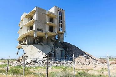 эксковаторы: Демонтаж крыш, Снос стен | Кирпичная стена, Демонтаж керамогранита | Сбивка старой штукатурки | Демонтаж кафельной плитки, Демонтаж ламината, Демонтаж паркета | Крыша из шифера Больше 6 лет опыта — 2