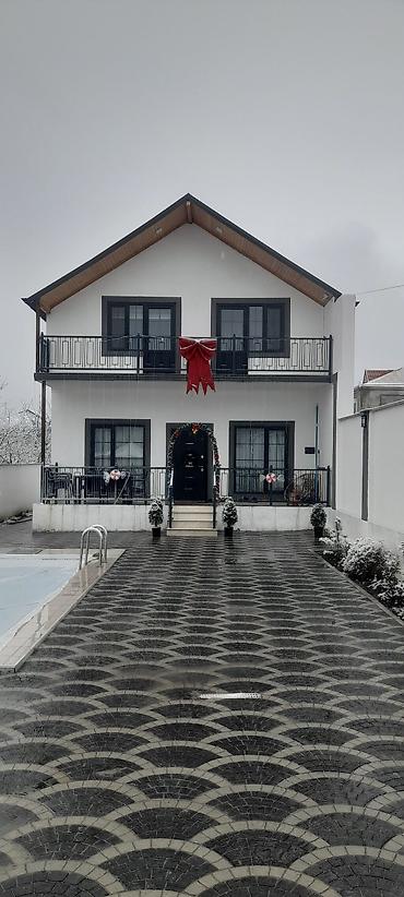 Günlük kirayə evlər: Satılır: iki mərtəbəli fərdi ev Xüsusiyyətlər: - 2 mərtəbə, geniş — 1