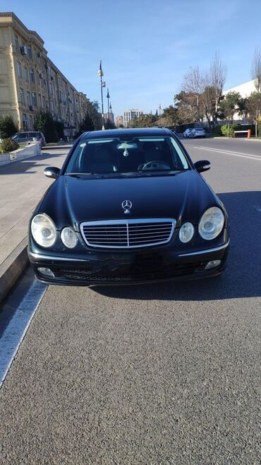 Mercedes-Benz E-Class: 2.4 l | 2002 il Sedan