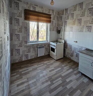 квартира берилет аламедин рынак: 2 бөлмө, 50 кв. м, 105-серия, 3 кабат, Евроремонт