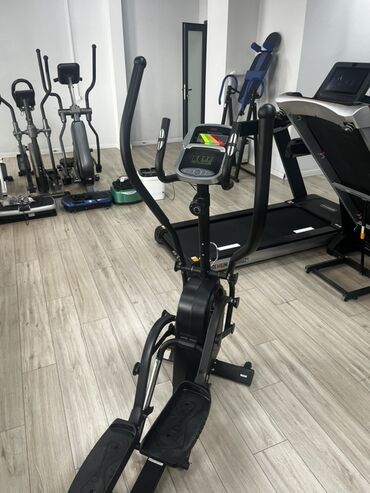 Эллиптические тренажеры: Эллиптические тренажёры для дома/зала На фото — компактные орбитреки — 2