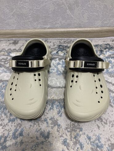 обувь для купания: Мужские сандалии, 40, Crocs, Новый, цвет - Бежевый