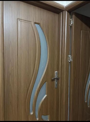 karaca sederek: Qapi 3eded 205/90sm 60azn biri Yeni gunesli 4746 leliTaxta rəngli — 1