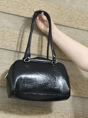 бостон: Сумка женская, черная, глянцевая почти новая. - Материал: гладкая — 2