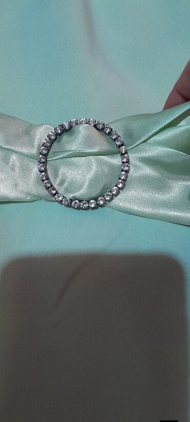 Haljine: Haljina u nežno mentol zelenoj boji, idealna za svečane prilike. - — 9