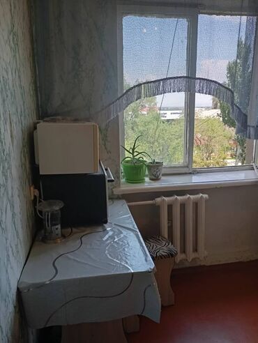 сдаю квартиру рынок аламедин: 2 комнаты, 49 м², 104 серия, 3 этаж, Старый ремонт