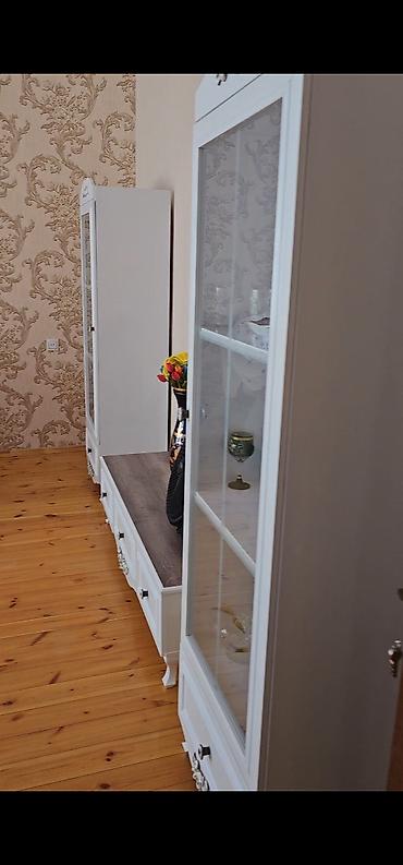 tv altdığı: Gencede,Demek olar ki tezedi, 2 eded vitrin servant, 1 eded tv altdigi — 3