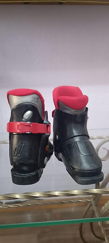 Сноуборды: Продам крепления и ботиночки для сноуборда размер 33. цена 5000 сом — 13