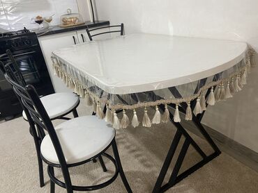 кухонный стол: Кухонный Стол, цвет - Белый, Б/у