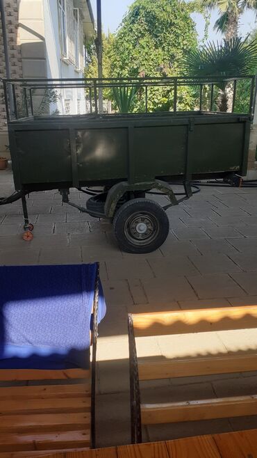 Qoşqular: Yük daşımaq üçün hazırlanmış, tünd yaşıl rəngli ikitəkərli qoşqu — 7