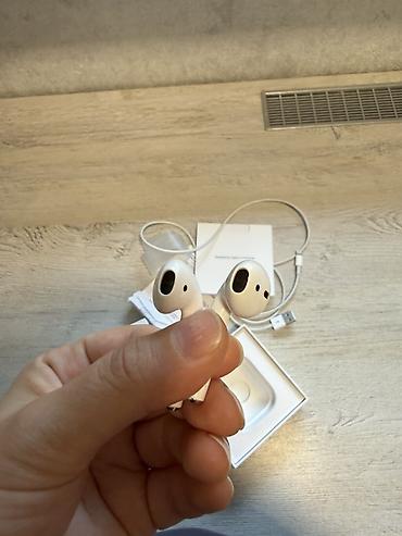 чехлы на аирподс 2: Isleyir originaldir, teze versiyasi alinib deye satilir airpods 2 — 4