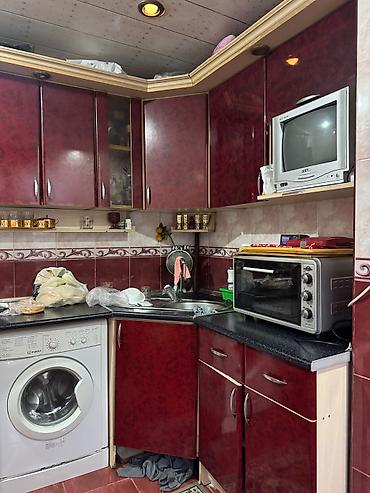 Mətbəx mebeli dəsti – künc yerləşimli, qranit tipli qara masaüstü ilə lalafo.az -da Mətbəx mebeli dəsti – künc yerləşimli, qranit tipli qara masaüstü ilə