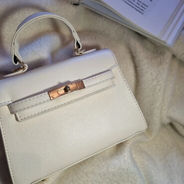 сумка 2 в 1: Прекрасная сумочка Kelly в белом цвете, качествошикарное, в наличии