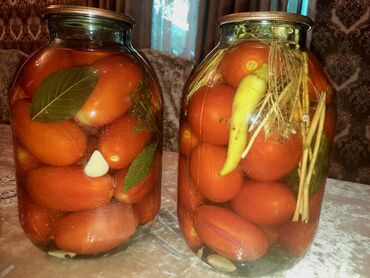 Turşular: Şüşə bankalarda pomidor turşusu satışa çıxarılır. Hər bankada qırmızı -da lalafo.az — 3 Turşular: Şüşə bankalarda pomidor turşusu satışa çıxarılır. Hər bankada qırmızı — 3