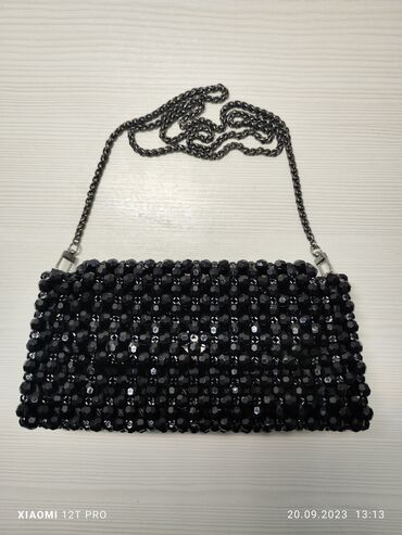 спортивная сумка бишкек: Продаю сумку из бусин. Цвет: черный Размер: 23см*10см*7см Длина