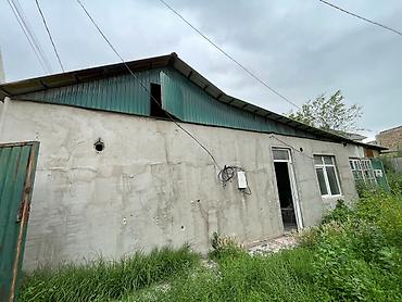 меняю доплатой мне: Срочно Продаю дом в Бишкеке. Ранее был швейным цехом. Просторные — 3