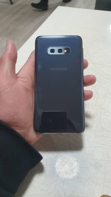 продам телефон самсунг бу: Samsung Galaxy S10e, Б/у, 128 ГБ, цвет - Черный, 1 SIM