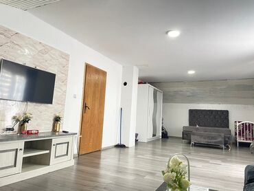 Kuće na prodaju: 390 kv. m, 8 soba — 15