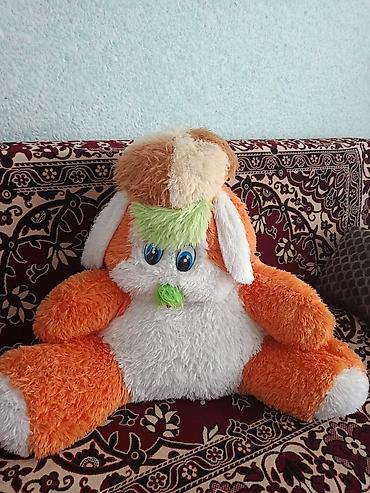 at yumşaq oyuncaqlar: Böyük ölçülü plyuş oyuncağ – dovşan fiquru - Rənglər: narıncı-ağ — 1