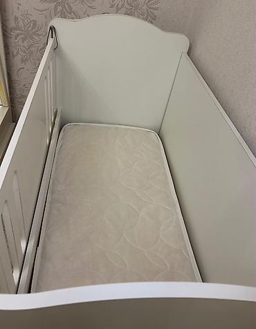 matras alti: Oğlan və qız üçün, İşlənmiş, Dördbucaq, Beşik, Dəstsiz, Matras ilə, Yellənmə mexanizmi ilə — 5