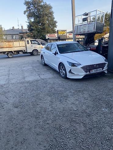 m113 4 3: Hyundai Sonata, белый седан бизнес-класса - Кузов: 4‑дверный седан — 2