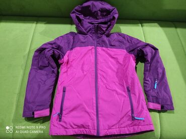 Dečija odeća:   Zimska jakna velicina 146-152 Duzina 61 Ramena 38 Rukavi 57