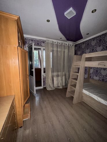 дома в районе аламединского рынка: Продаю 3-ех комнатную квартиру! Мкр. Аламедин 1, рядом с 38 школой!