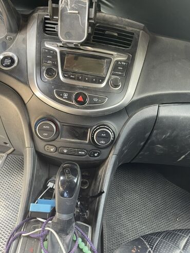расрочкага машина берилет: Черный седан Hyundai Accent с классическим дизайном кузова. Автомобиль