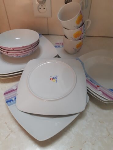 керамические посуды: На три персоны. В отличном состоянии