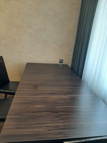 iwlenmiw stol: Qonaq masası, İşlənmiş, Kvadrat masa