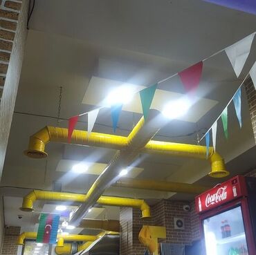 Havalandırma sistemləri: Restoran və ya yeməkxana üçün nəzərdə tutulmuş, qara rəngdə, üç — 3