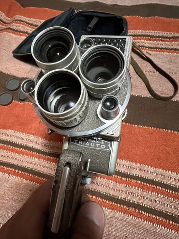 Фотоаппараты: Японская крутая кинокамера 1950 года выпуска, с чехлом, рукояткой, в