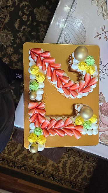 Кондитерские изделия, сладости: Десерты на заказ: капкейки и цифро‑торт. - Капкейки в золотых — 2