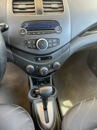 обмен машинами с доплатой: Chevrolet Spark: 2011 г., Автомат, Бензин, Хэтчбэк