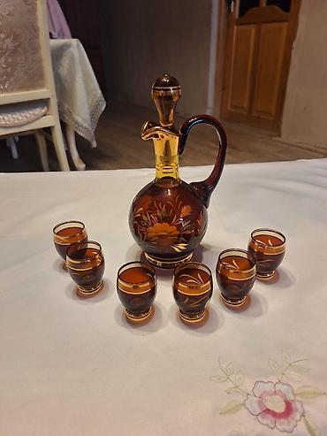 masaustu dest: Əl işi şüşə likor dəsti - Tərkib: 1 ədəd qapaqlı qrafin və 6 ədəd — 3