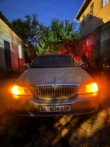 авто в рассрочку без первоначального взноса: Lincoln Town Car Limousine, серебристый, удлинённая версия. От себя