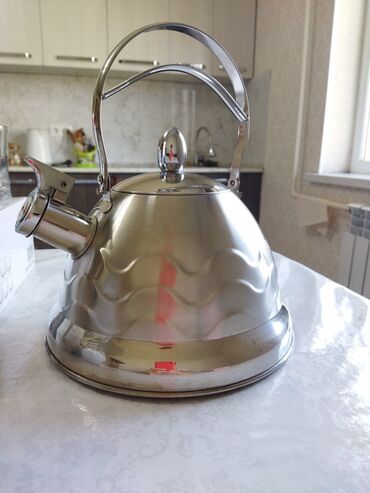 посуда для воды: Продаю чайник в отличном состоянии 600 сом. Сковорода 200 сом. Фильтр