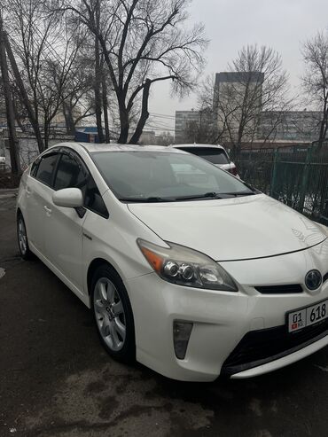 Toyota: Toyota Prius: 2015 г., 1.8 л, Робот, Гибрид, Седан