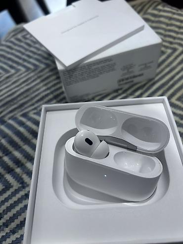 m3 pro: Airpods pro 2 noqte cizigsiz karopka ustunde hech demek olar istifade — 3