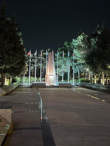 Digər xidmətlər: Bakı şəhər ekskursiyası – fərdi foto-tur Təsvir: - Müasir memarlıq və — 2