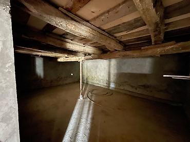Həyət evləri və villaların satışı: Həyət evi – geniş torpaq sahəsi ilə - İkiqat yamaclı dam örtüyü, bərk — 5