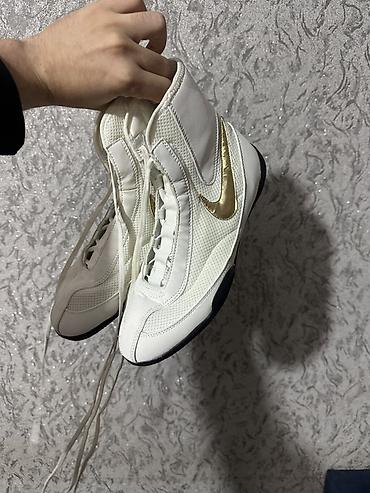 nike air zoom: Nike yüksək boğazlı idman ayaqqabısı - Rəng: ağ üst, qızılı Swoosh — 3