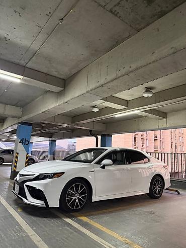 corolla 2018: Toyota Camry: 2021 г., 2.5 л, Вариатор, Гибрид, Седан — 3