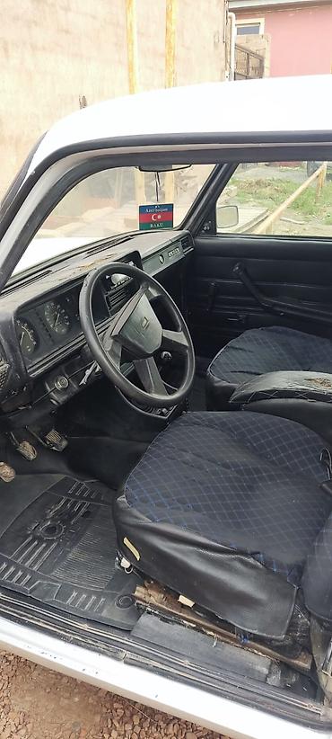 tap az vaz 2107: VAZ 2107, ağ rəng, sedan kuzov. Texniki xüsusiyyətlər və təchizat: - — 4