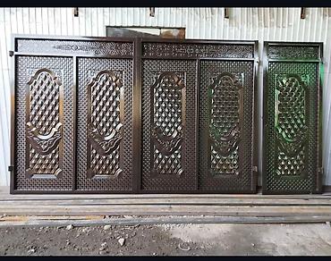 Распашные ворота: Металлические ворота с декоративными элементами и секциями — 14