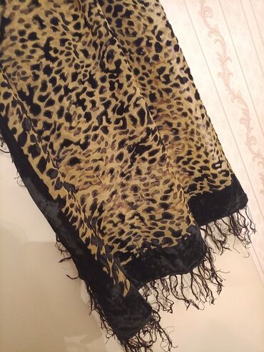 Baş geyimləri: 6 ədəd şal kələğayı Cəmi : 24 Azn.Bir ədədi 4 Azn-dən — 8