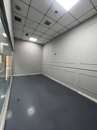 Ofislər: 28 May metrosuna piyada məsafədə. Nefçilər Prospektinə, 8 Noyabr və — 3